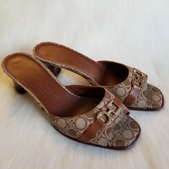 SALVATORE FERRAGAMO | Vintage Jacquard Sandals - Picture 4 of 8